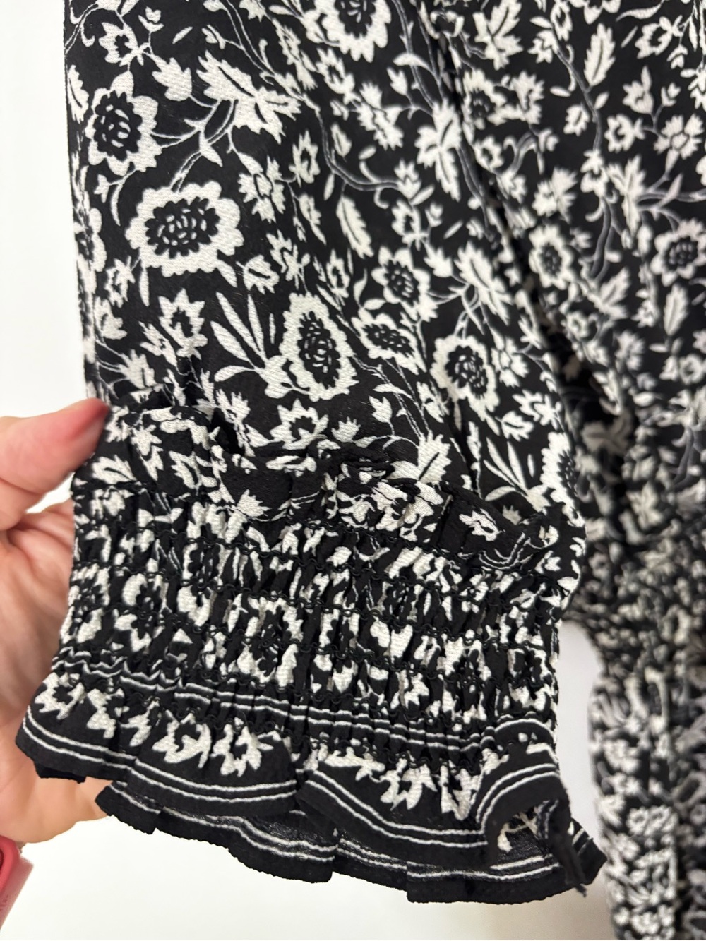Max Studio Black White Floral Smocked Waist Maxi Dress NWT Size M - Picture 6 of 16